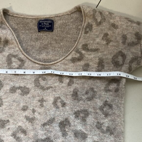 Abercrombie  Fitch Gray Leopard Print Sweater low neck size Medium - Picture 7 of 10
